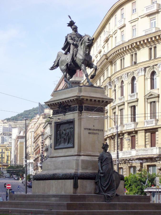 Piazza Bovio Al 21 Napoli