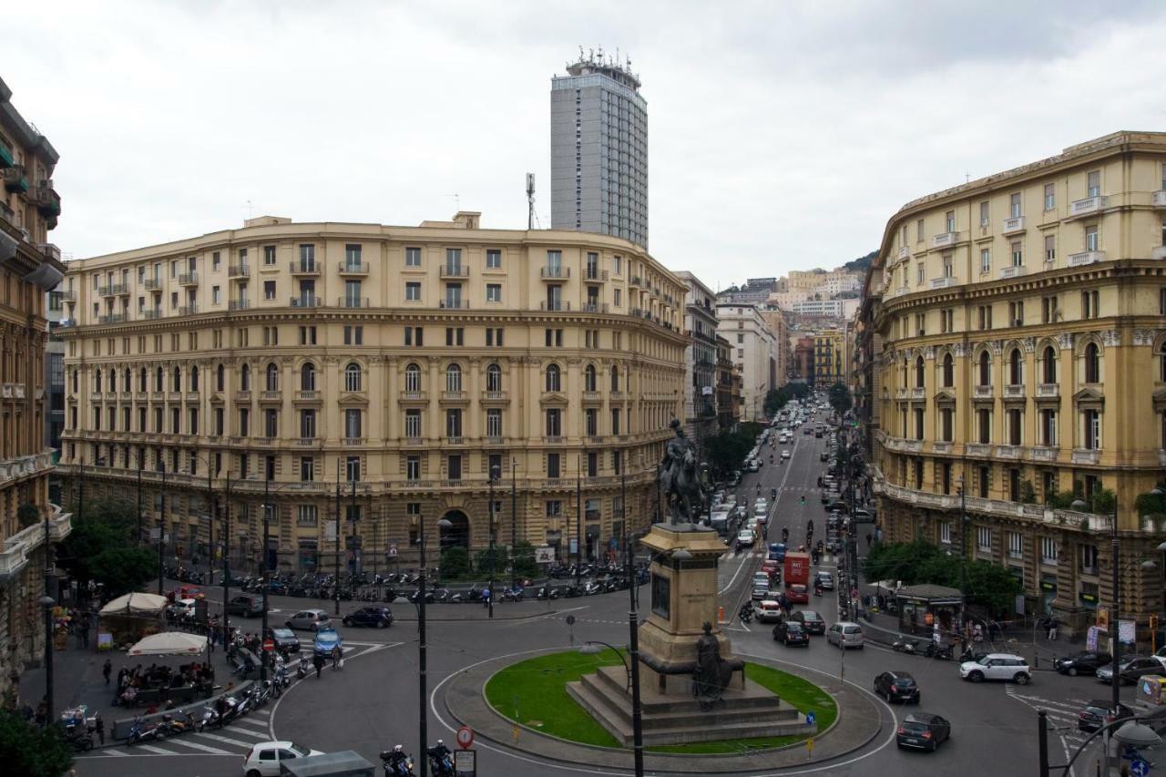 Piazza Bovio Al 21 Napoli